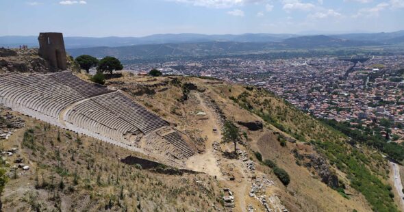 3840px-Bergama_tiyatro