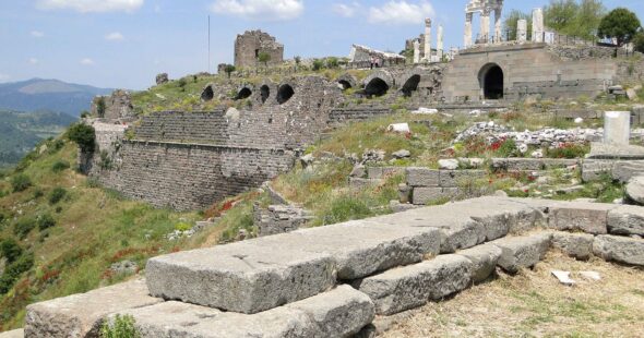 Acropolis_-_Bergama_(Pergamon)_-_Turkey_-_10_(5747249729)