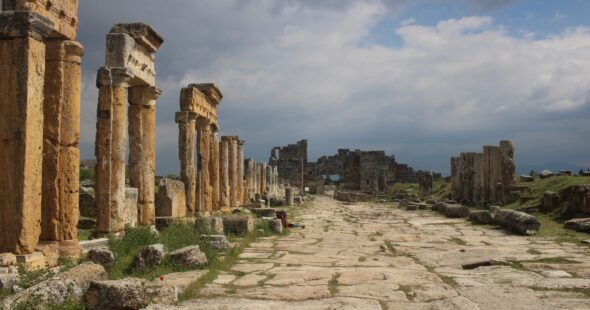 Hierapolis_Main_Street-min